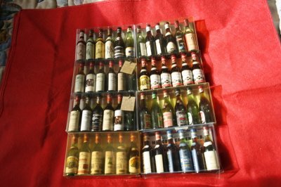 8 packs x 6 minatures of wine in each pack total 48 minatures
