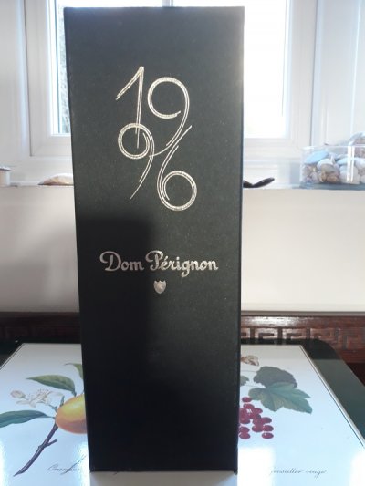 1996 Dom Perignon in presentation box 