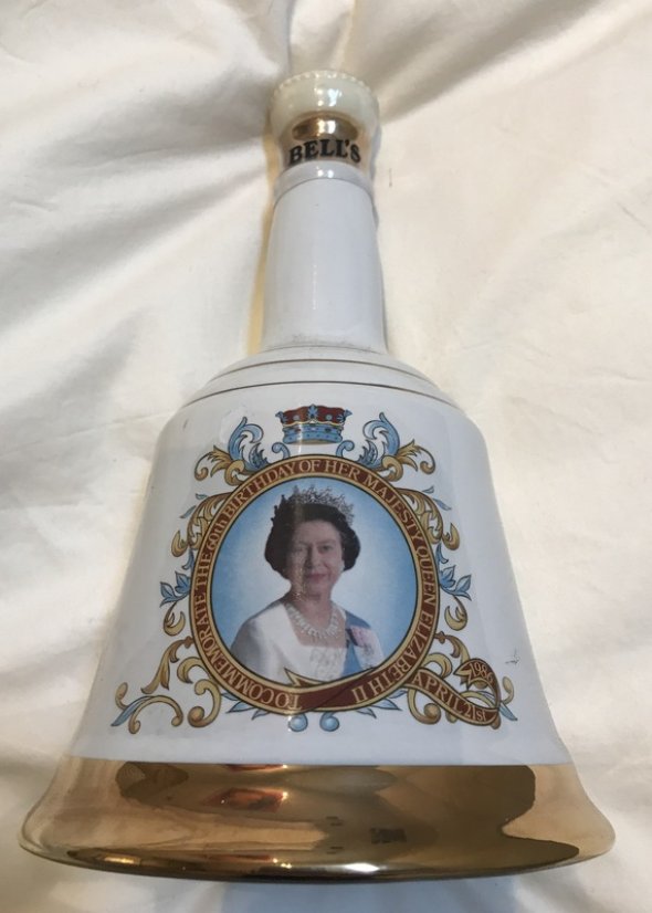 1986 bell of whisky to celebrate Queen Elizabeths 60 Birthday - 31 yrs old