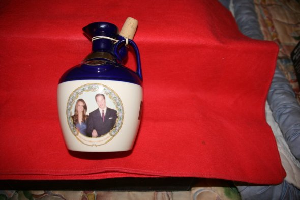 Rutherford Scotch Whisky Ceramic Decanter HRH Prince William Catherine Middleton