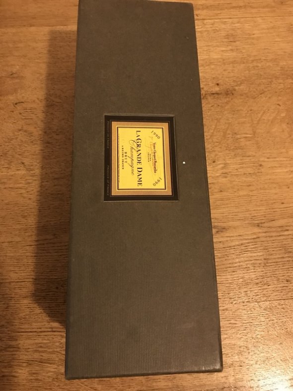 VEUVE CLICQUOT PONSARDIN LA  GRANDE DAME 1990  in Gift box RP 95/100