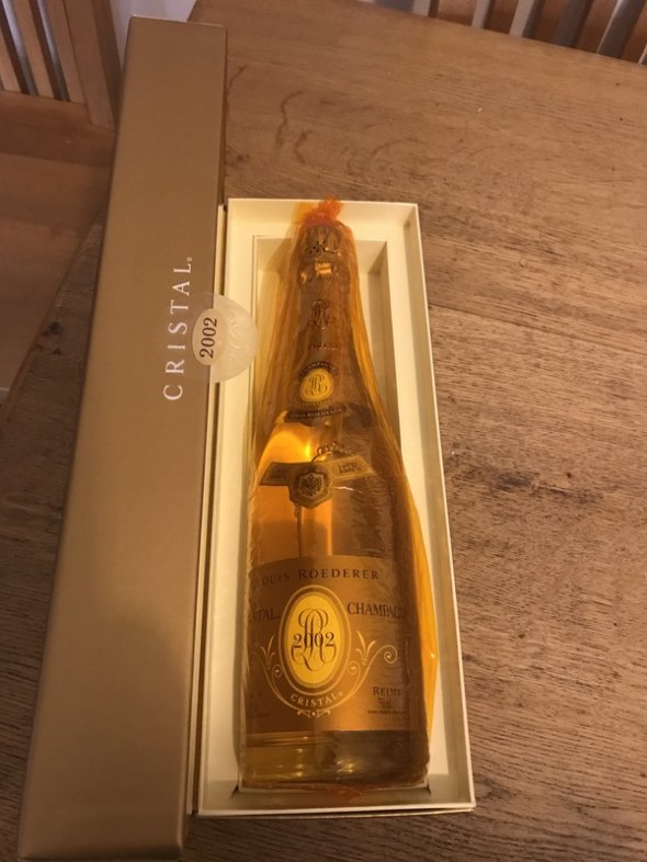 LOUIS ROEDERER  CRISTAL  2002 in gift box  97/100 RP, 96+ /100  AG