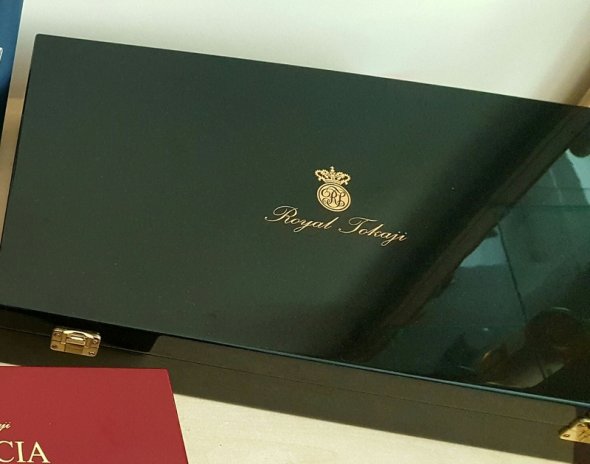 Royal Tokaji aszú presentation box 2007 