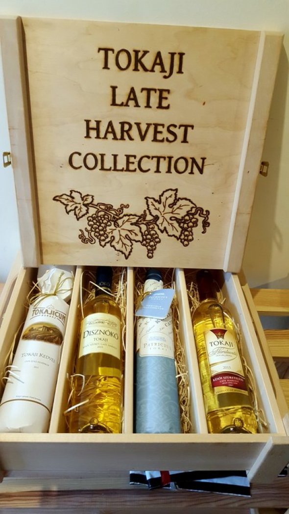 Tokaji Late Harvest Sweet wine Presentation/Gift Wooden box