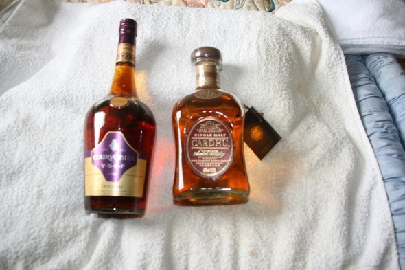 1 Bottle of CURVOISIER VSOP TRIPPLE OAK 1LT 1 CARDHU SINGLE MALT 1 LT