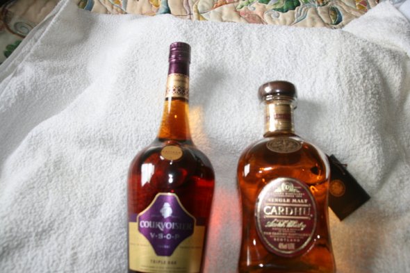 1 Bottle of CURVOISIER VSOP TRIPPLE OAK 1LT 1 CARDHU SINGLE MALT 1 LT