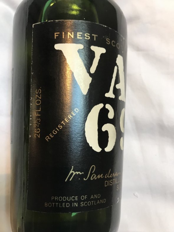 1960's bottling of VAT 69 whisky - Old whisky - getting rarer !