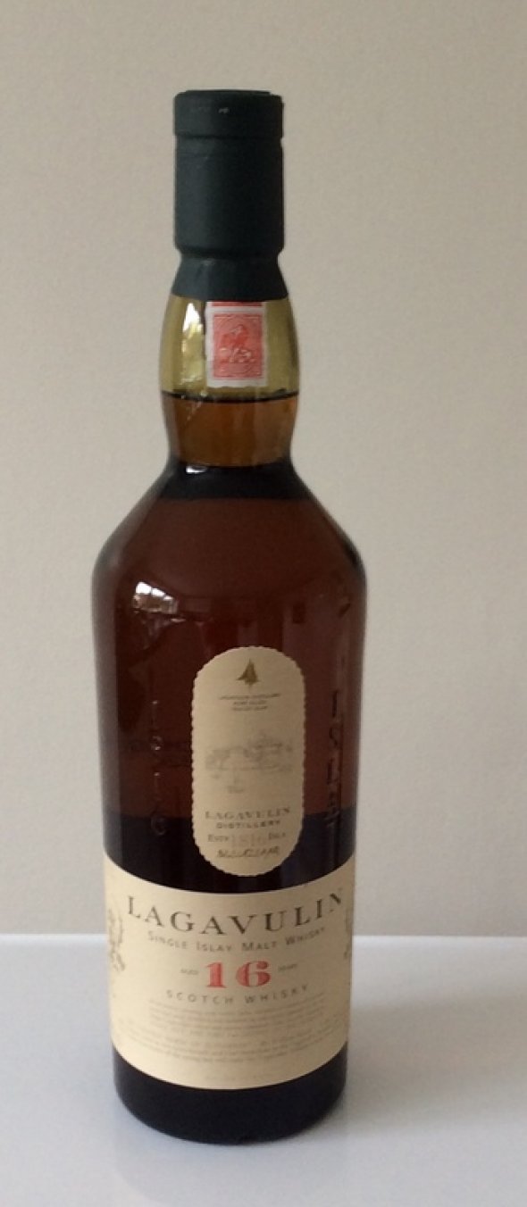 Lagavulin 16 year old Single Islay Malt Whisky