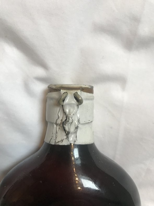 1950's Haig Gold label - spring cap 70 proof and 13 1.3 fl ozs - great condition!