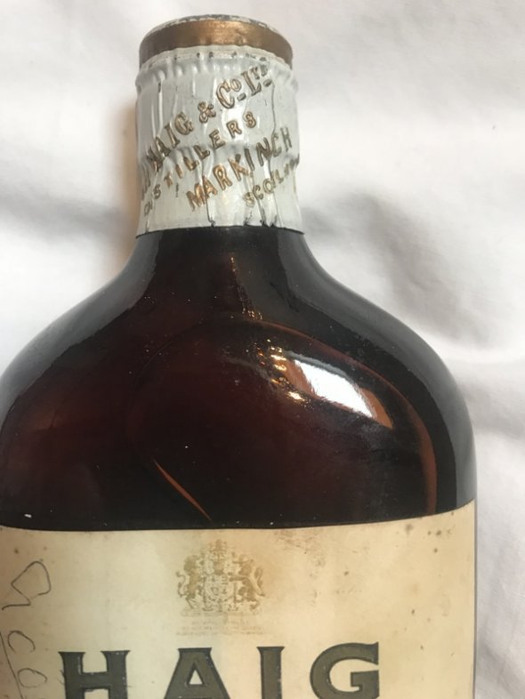 1950's Haig Gold label - spring cap 70 proof and 13 1.3 fl ozs - great condition!
