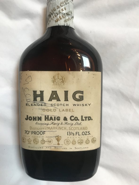 1950's Haig Gold label - spring cap 70 proof and 13 1.3 fl ozs - great condition!
