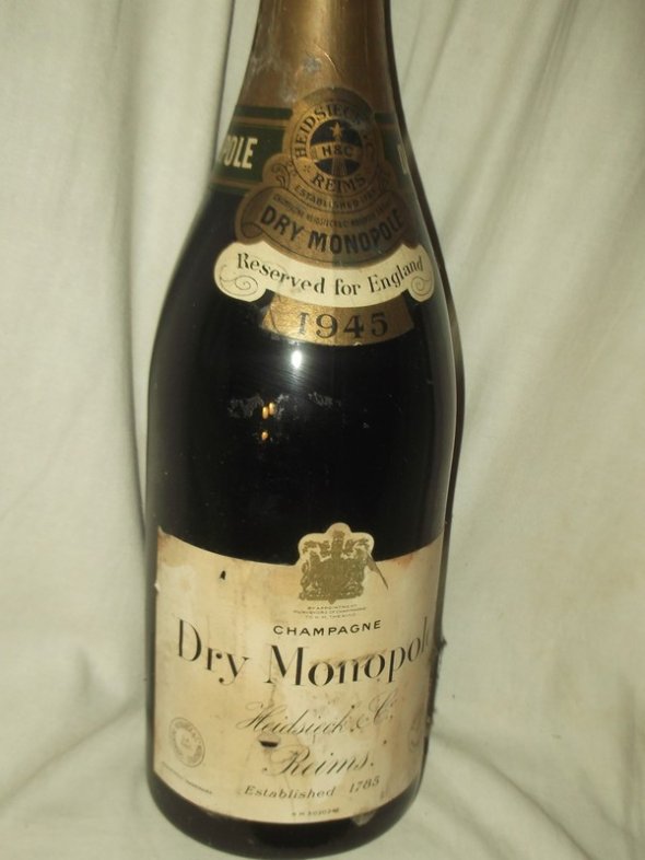 'Heidsieck & Co, Dry Monopole' Champagne. 1945. Very Rare.