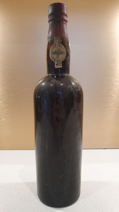 Remarkable bottle of Port from 1839!! 