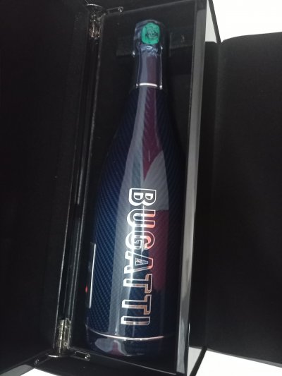 Carbon Champagne Bugatti EB.01