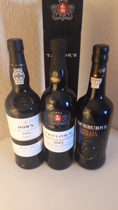 1x Dow's, Late Bottled Vintage Port 2001; 1x Taylor's LBV Port 2013 and 1x Cockburns Special Reserve (Vintage unknown)