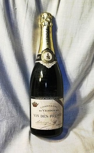 De Venoge & Co, Extra Dry Champagne. Epernay. Reserved For GB.  Mid-20th Century.