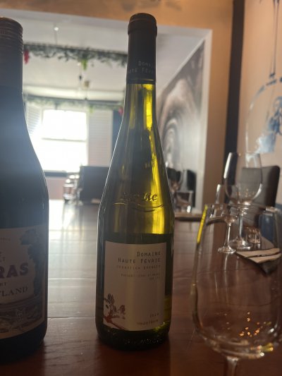 Domaine Haute Fevrie, Muscadet Sevre et Maine, Sur Lie
