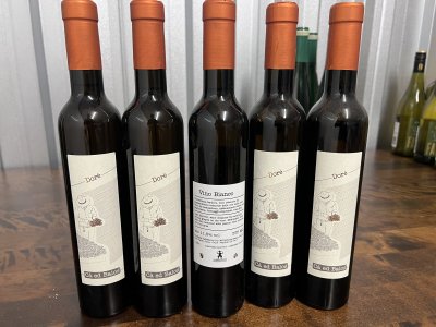 Dore Wine 2001 