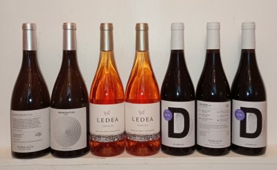 Mixed case of Wine-7 bottles(2 whites, 2 roses and 3 reds)