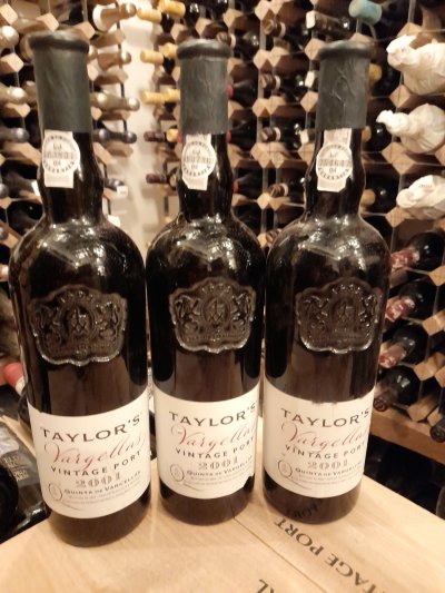2001 Taylor's Vargellas Vintage Port (Decanter 18 points)