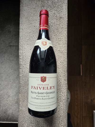 Domaine Faiveley, Nuits-Saint-Georges Premier Cru, Les Porrets-Saint-Georges
