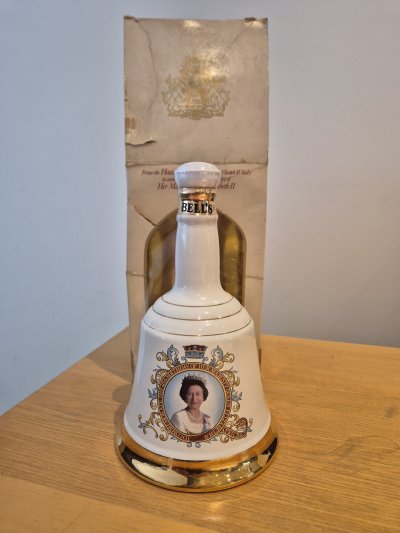 1986 Bell's Queen Elizabeth II 60th Birthday Commemorative Whisky Decanter – Full & Sealed