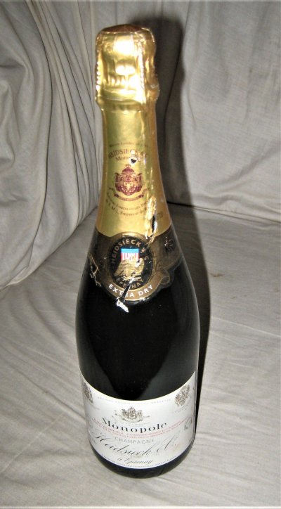 Heidsieck, Extra Dry Monopole Champagne.  