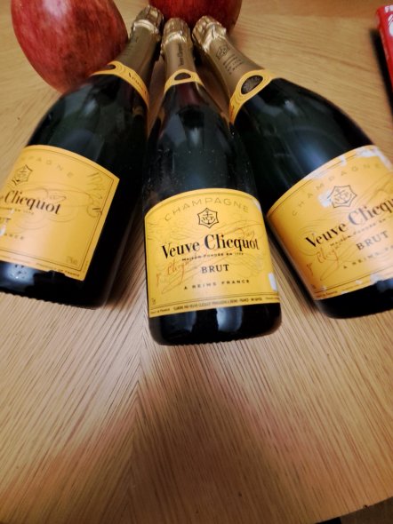 Veuve Clicquot, Yellow Label Brut x 3 (PHOTOS TO FOLLOW NEXT FEW DAYS)