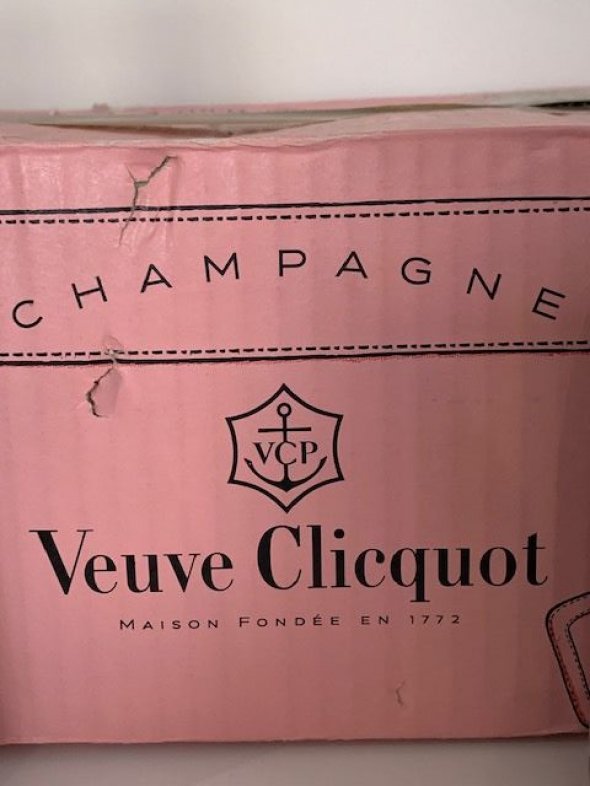 SIX BOTTLES Veuve Clicquot, Rose