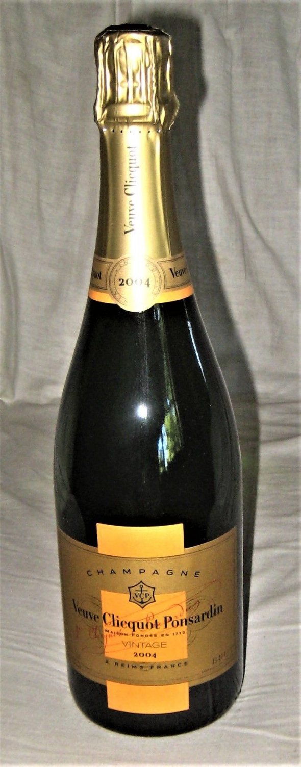 VEUVE CLICQUOT PONSARDIN, CHAMPAGNE, 2004.  REIMS, FRANCE.
