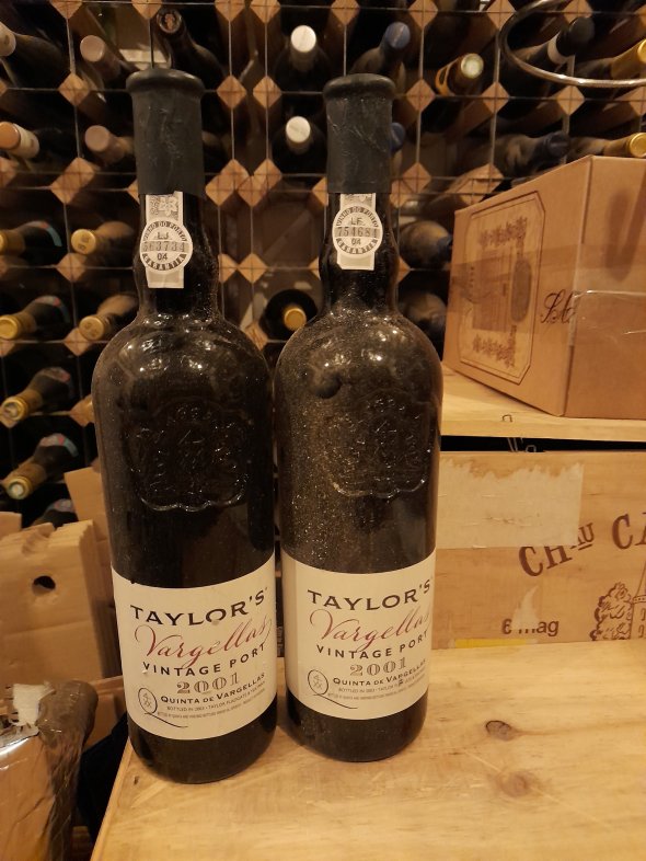 Christmas Port - 2001 Taylors Vargellas Vintage Port (Decanter 18/20 points)