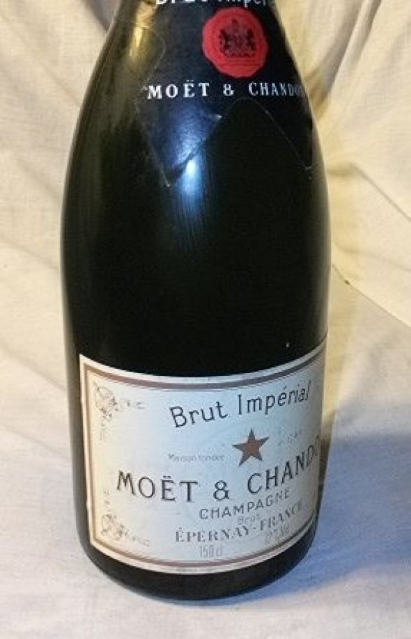 Moet & Chandon, Brut Imperial Champagne.  Magnum. 150cl.   
