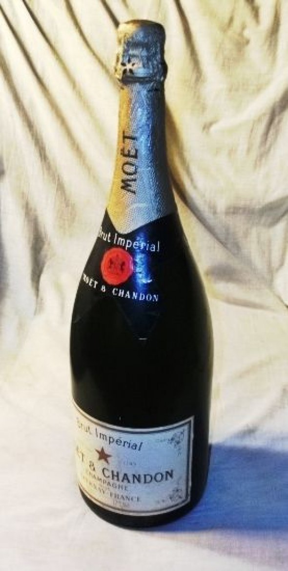 Moet & Chandon, Brut Imperial Champagne.  Magnum. 150cl.   