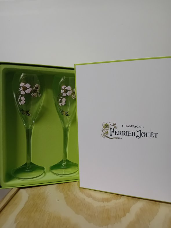 2 x bottles of Perrier-Jouet Belle Epoque 2004 Champagne with 2 pair of matching champagne flutes