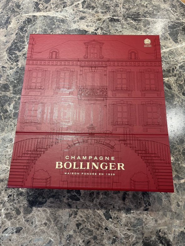 Bollinger Special Cuvee Gift Set with 2 Glasses NV 