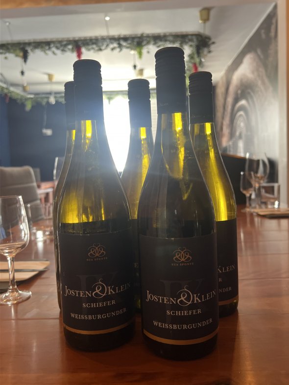 Josten & Klein, Schiefer, weissburgunder