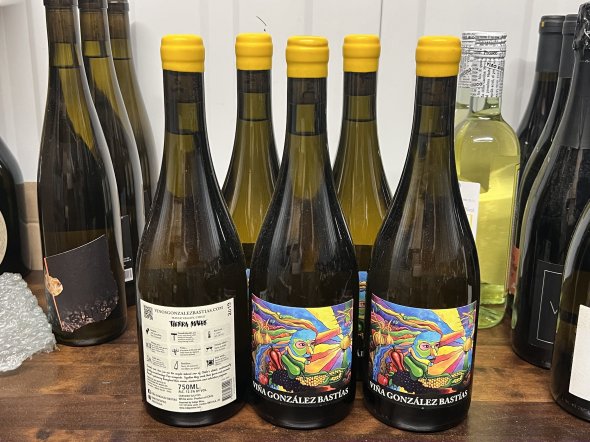 Gonz&aacute;lez Bast&iacute;as Tierra Madre,