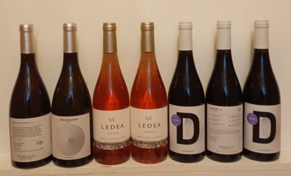 Mixed case of Wine-7 bottles(2 whites, 2 roses and 3 reds)