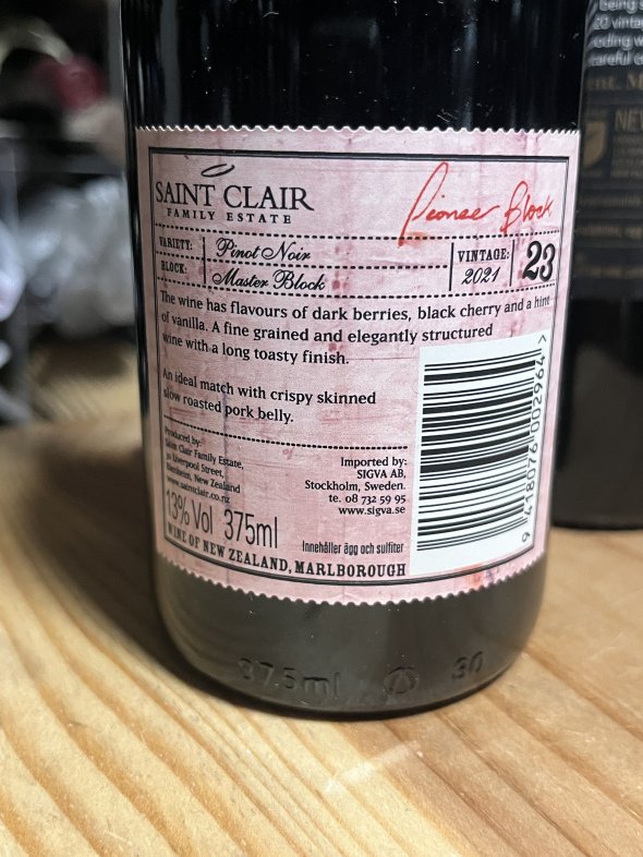 New Zealand reds: Villa Maria & Saint Clair Pinot halves x2