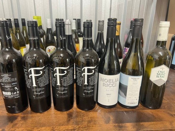 Sanpaolo Falanghina Campania & Other Wine in Picture