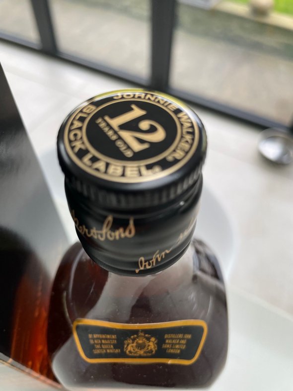 Johnnie Walker, Blended Scotch Black Label 12YO (2000's bottling)
