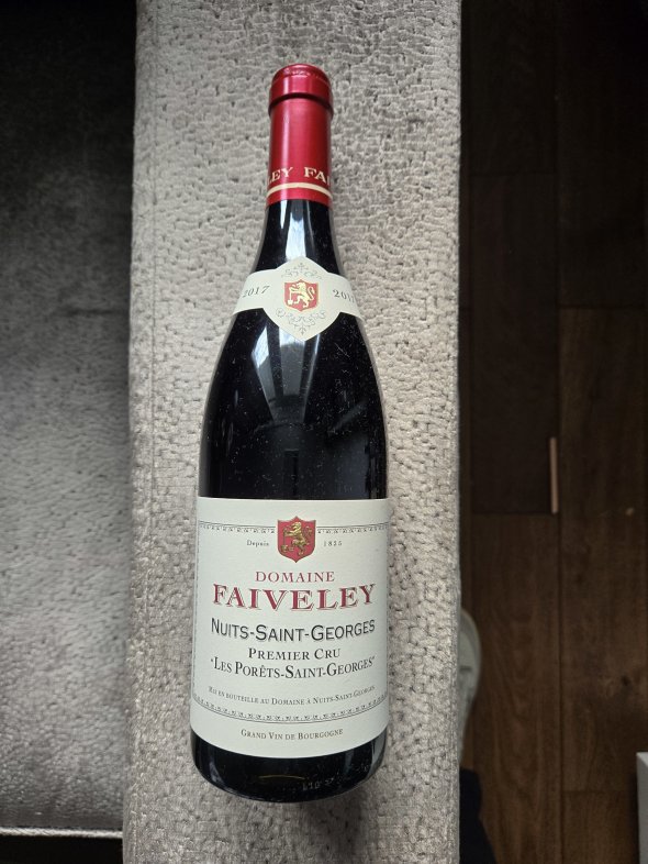 Domaine Faiveley, Nuits-Saint-Georges Premier Cru, Les Porrets-Saint-Georges
