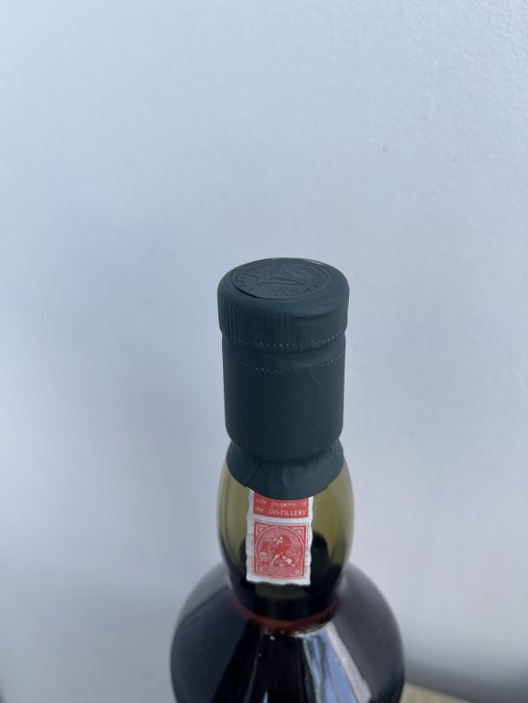 Lagavulin, Single Malt 16 Years Old, Islay