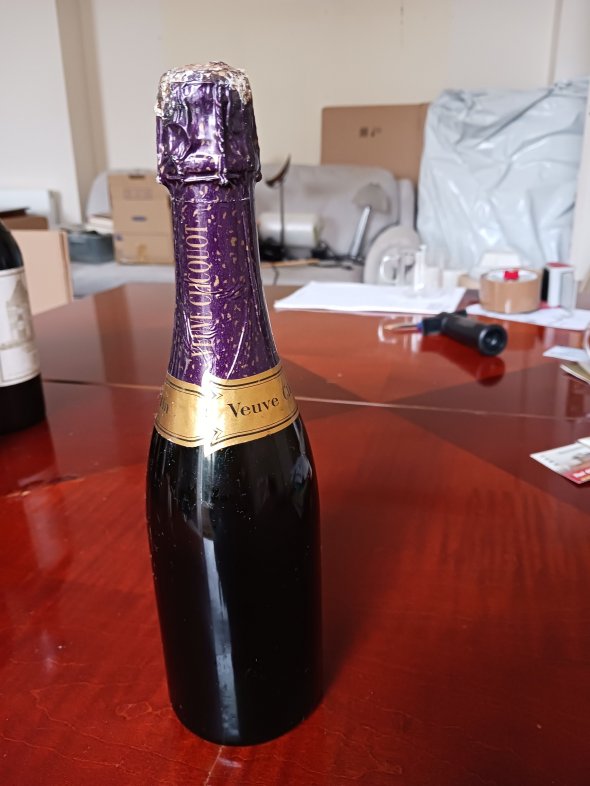 Velvet Cliquot Ponsardin Champagne 