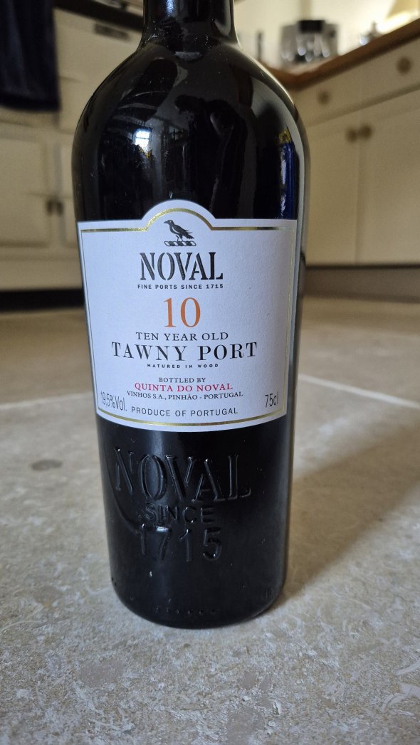 Six bottles of quality Port