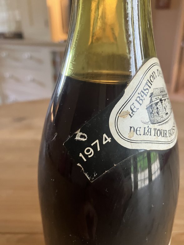 Pommard, Le Bastion des Dame de La Tour Bussi&egrave;re