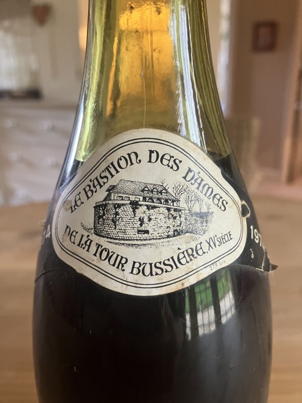 Pommard, Le Bastion des Dame de La Tour Bussi&egrave;re