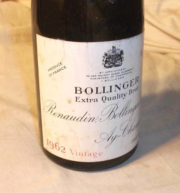 1962 BOLLINGER  Extra Quality Brut Champagne. 