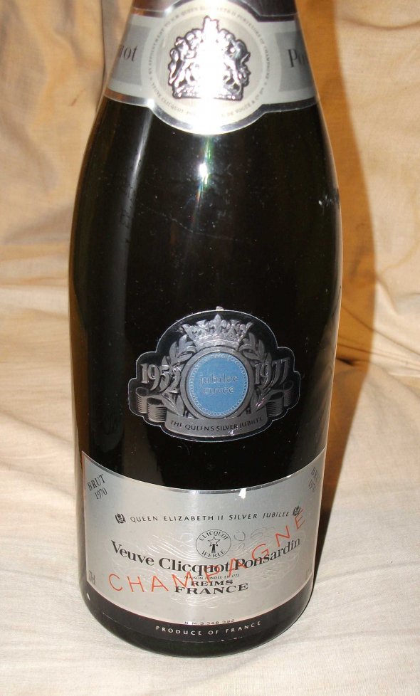 Queen Elizabeth II Silver Jubilee, Veuve Clicquot Champagne.