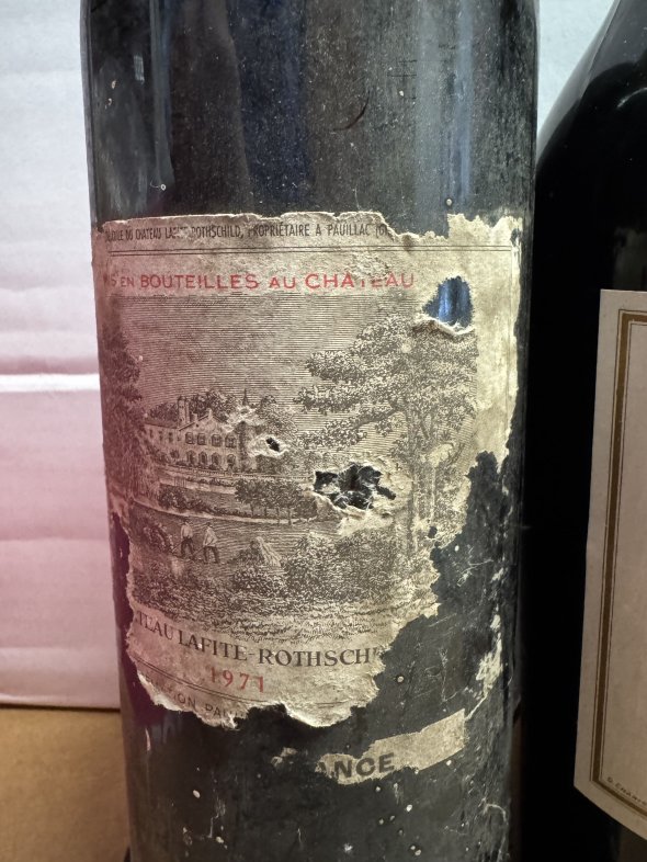 Lot 2 bot 1971 : 1 x Chateau Lafite Rothschild and 1 x Chateau Haut Brion